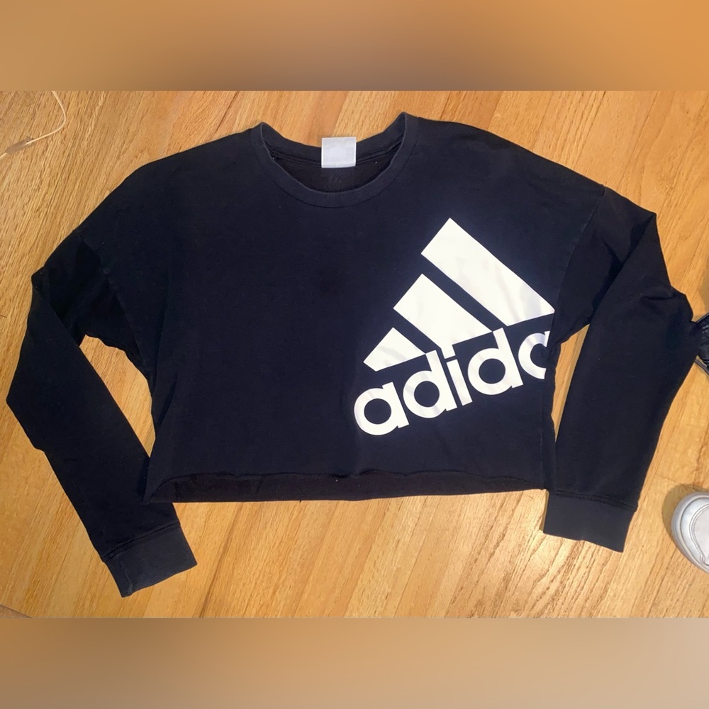 Women’s Small Adidas Crop Shirt.